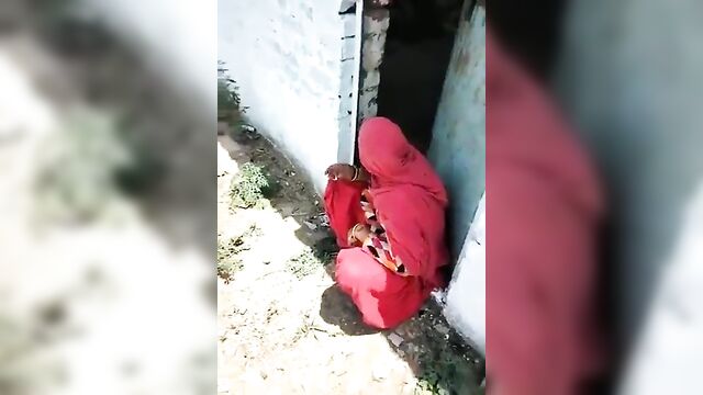 Watching her daughter getting fucked homemade - 1 image