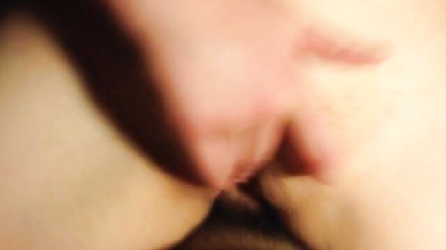 Real sister rides fat bro whilst rubbing clit - 4 image