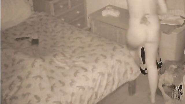 Real mother sneaks into the son’s bed during the night - 2 image