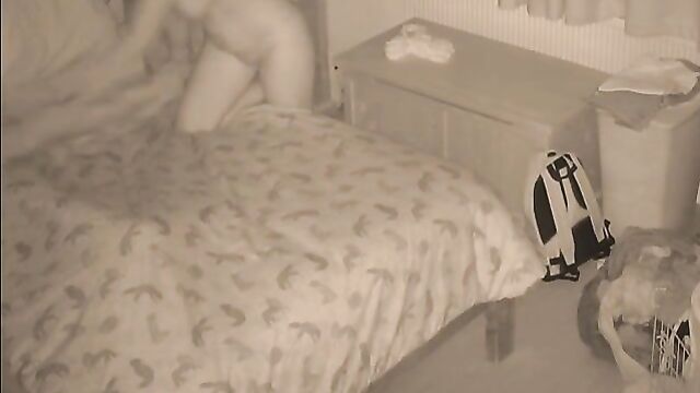 Real mother sneaks into the son’s bed during the night - 4 image