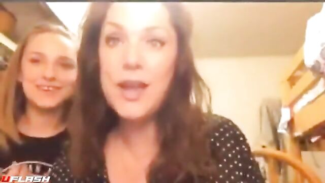 Pretty Mom flashes on daughters live stream