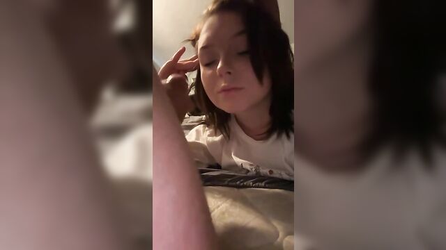 Sister gives a perfect blowjob to her brother Snapchat leaked video