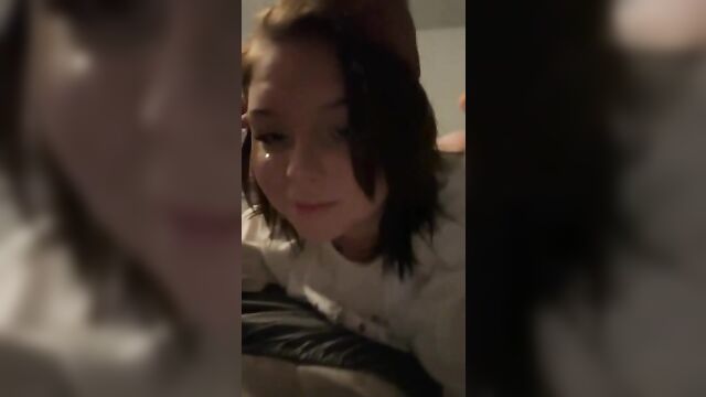 Sister gives a perfect blowjob to her brother Snapchat leaked video - 4 image