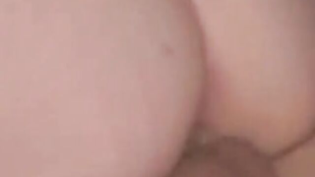 Mother cleans daughter's pussy after daddy creampied - 4 image